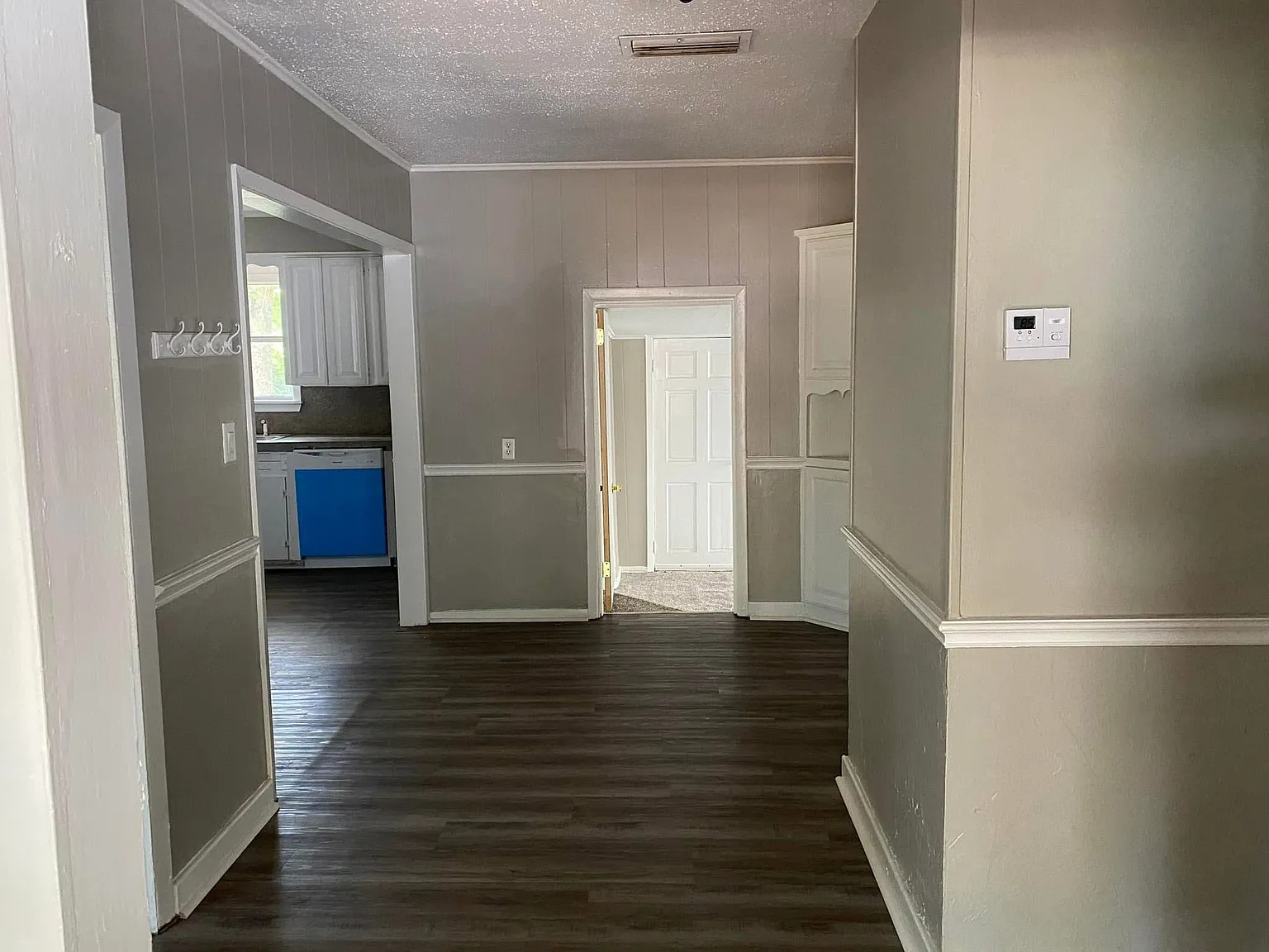 3 bed, 1323 sqft, $975 — Photo 2