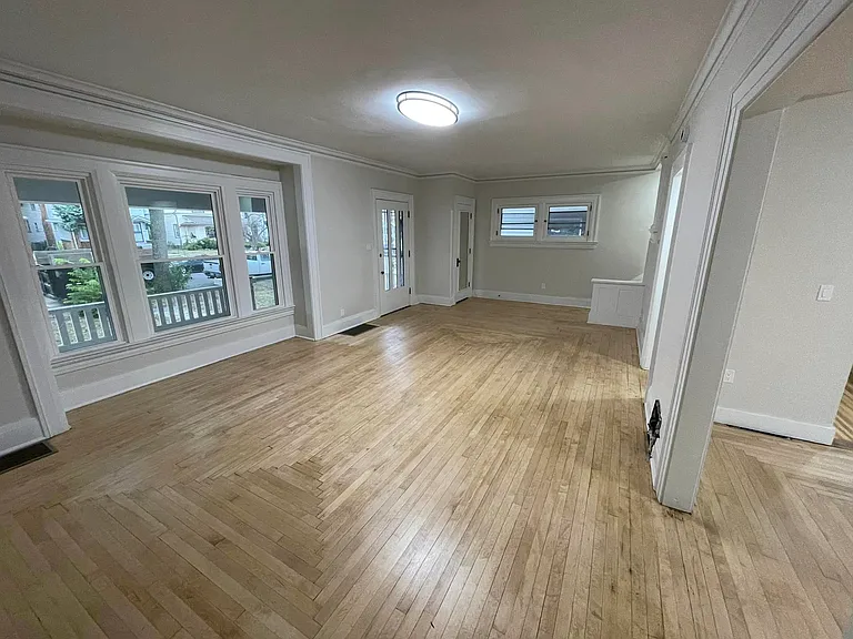 1506 W Grand Ave — Photo 9
