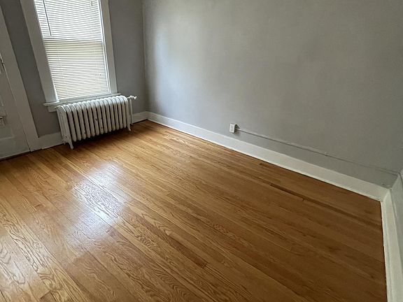 3rd image of 113 Woodlawn Ave Floor 2