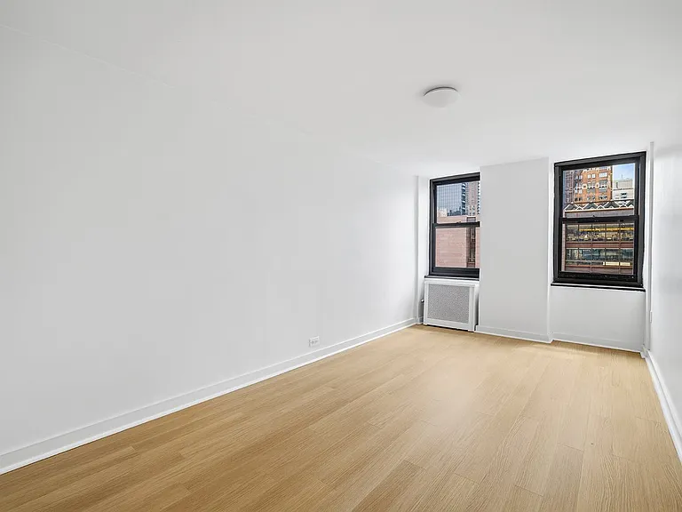310 E 44th St #1611 — Photo 7