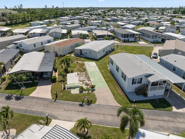 280 Yorkshire Ave, Fort Myers, FL 33908