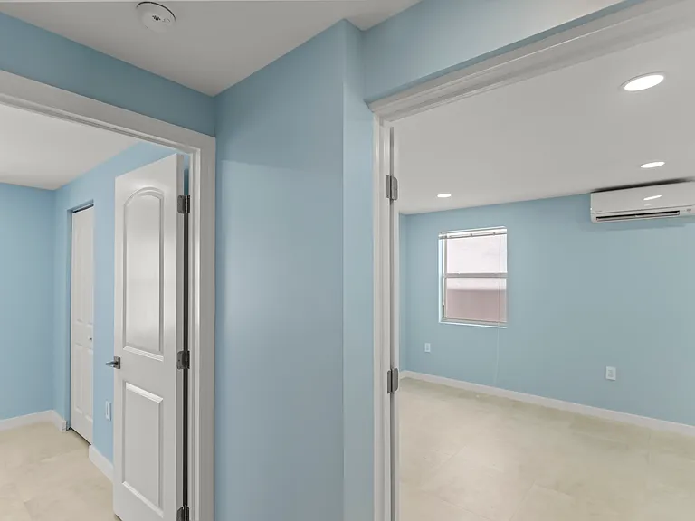 2030-2032 NE 2nd St #1 — Photo 11