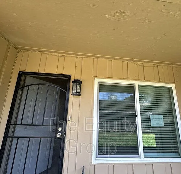 1140 W Tulare Ave #C — Photo 2