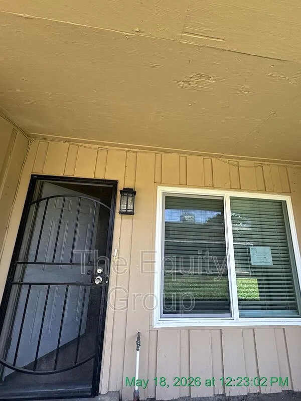 Building Photo - 1140 W Tulare Ave #C