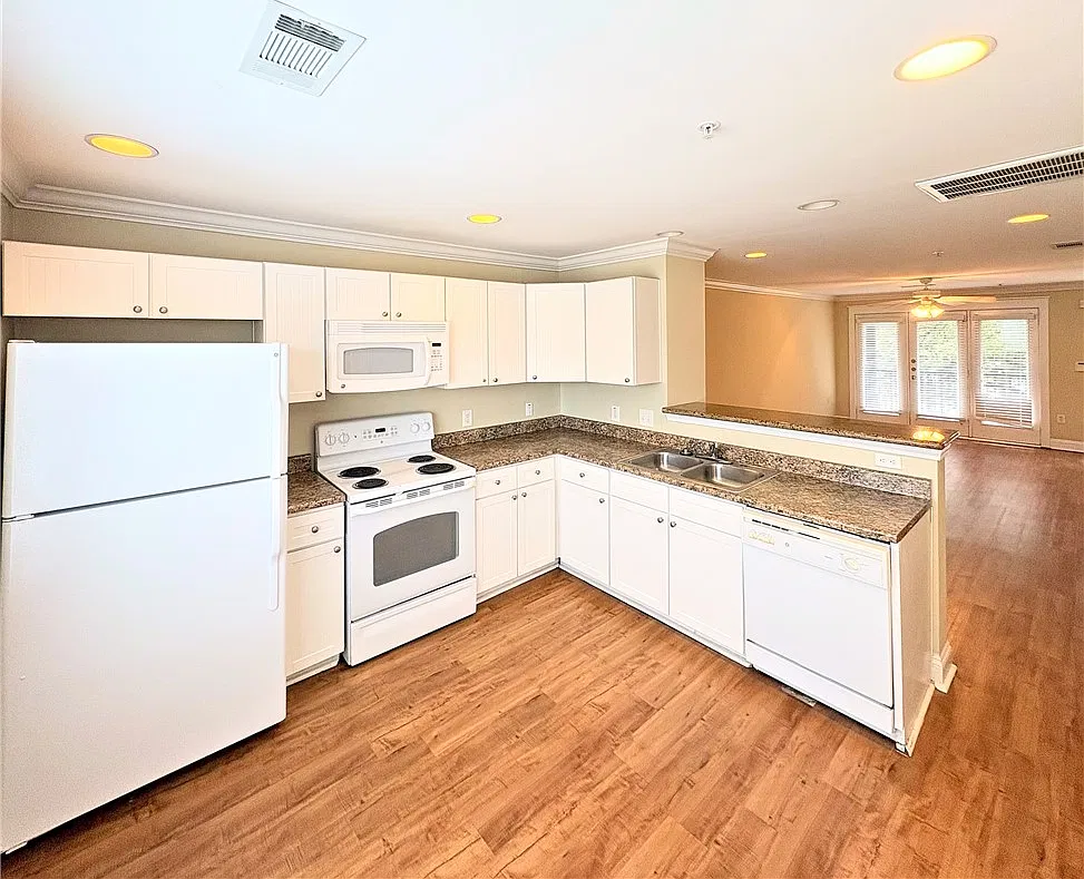 2 bed, 2.5 bath, 1052 sqft, $1,450 — Photo 3