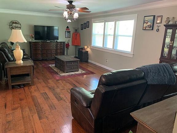 3rd image of 489 Eagle Cliff Dr