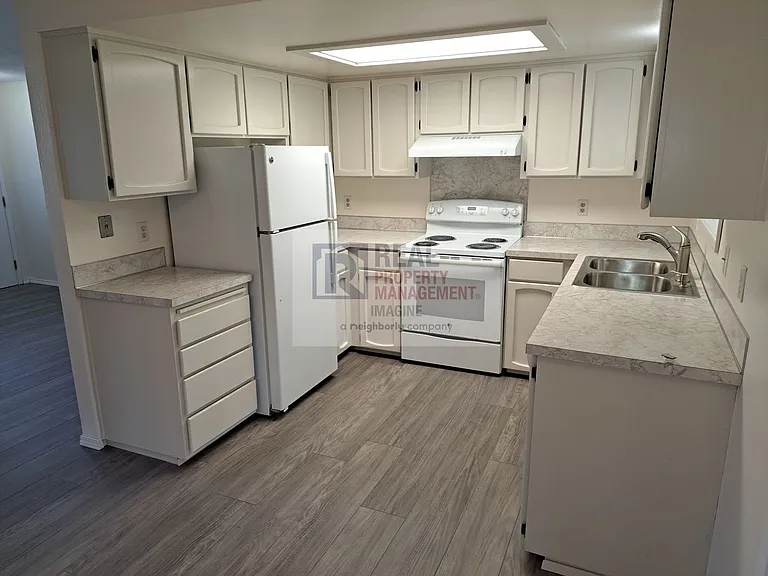 3605 Landau Ave NE — Photo 9
