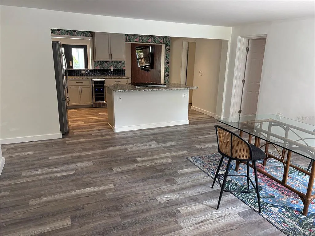 3 bed, 2.0 bath, 1654 sqft, $2,400 — Photo 3