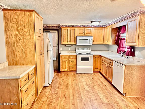 3rd image of 509 Maple Ln