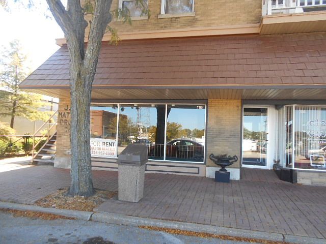 2nd image of 116 W Main St