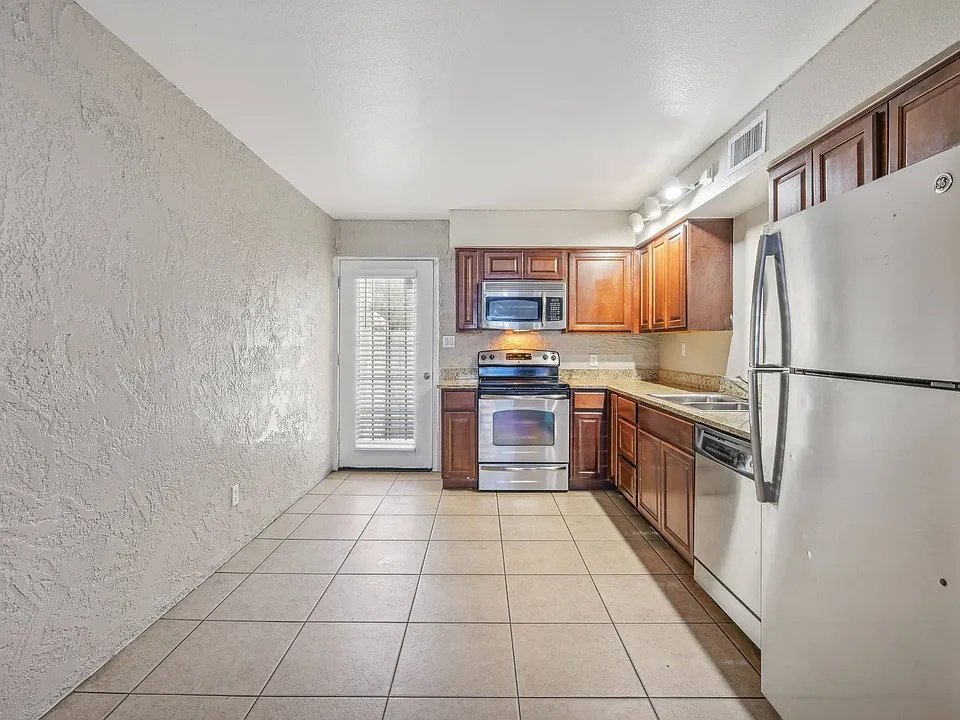 2 Bedroom 1 Bath 825 Sqft