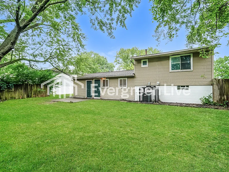 4917 Majestic Dr E — Photo 15