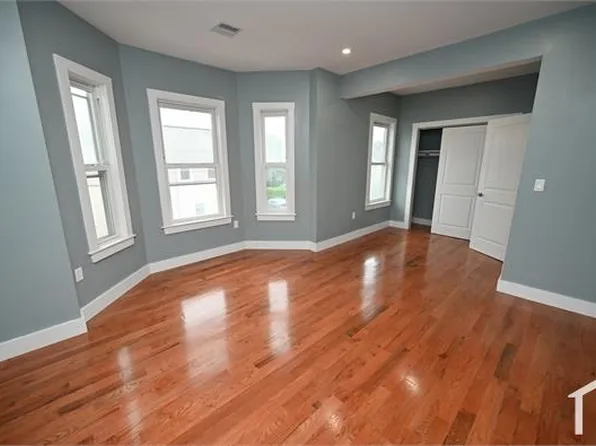 16 Greenwich St, Dorchester, MA