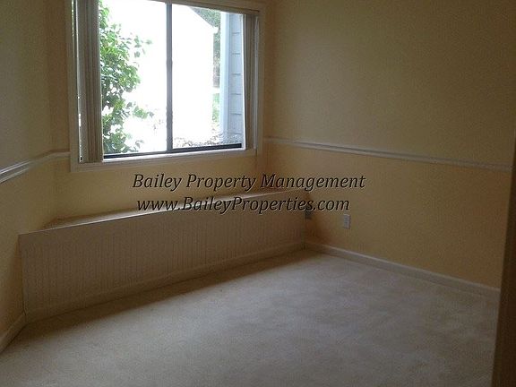 5th image of 2621 Willowbrook Ln Unit 103