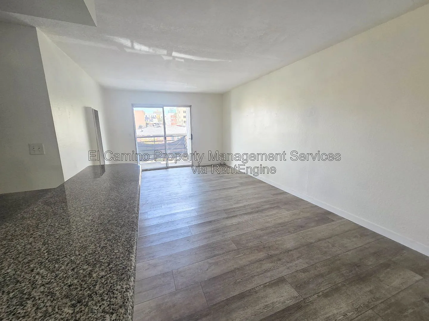 2 bed, 2.0 bath, 910 sqft, $2,350 — Photo 2