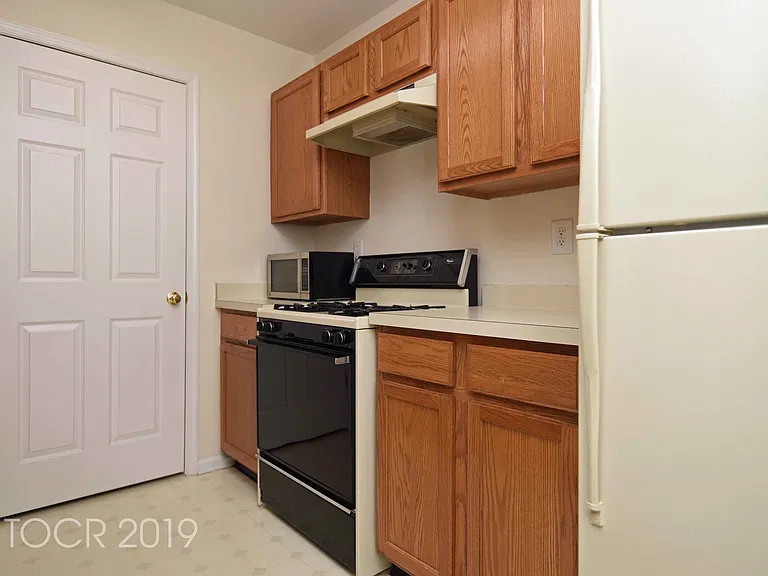 1094 Coventry Way — Photo 3