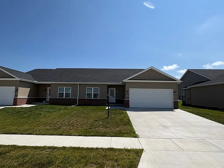 709 Stephanie Ct — Photo 2