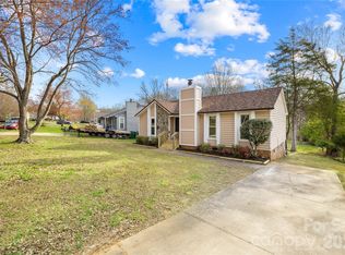 8122 Strawberry Point Dr, Charlotte, NC 28215