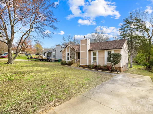 8122 Strawberry Point Dr, Charlotte, NC 28215