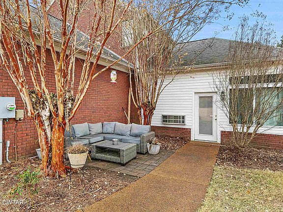 4th image of 255 Oak Ridge Dr