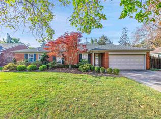 861 Shoreham Rd, Grosse Pointe Woods, MI 48236