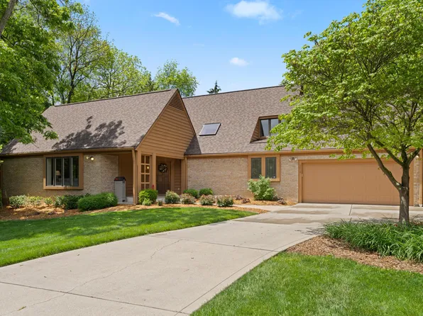 3715 Surrey Hill Pl, Columbus, OH 43220