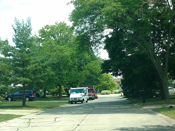 4th image of 27400 Elsworth Dr