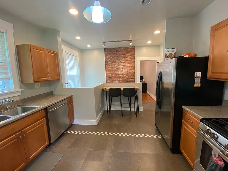 230 Ridge Ave — Photo 2