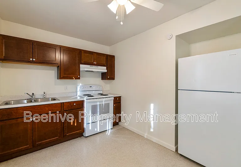 1040 N 28th St #8 — Photo 13