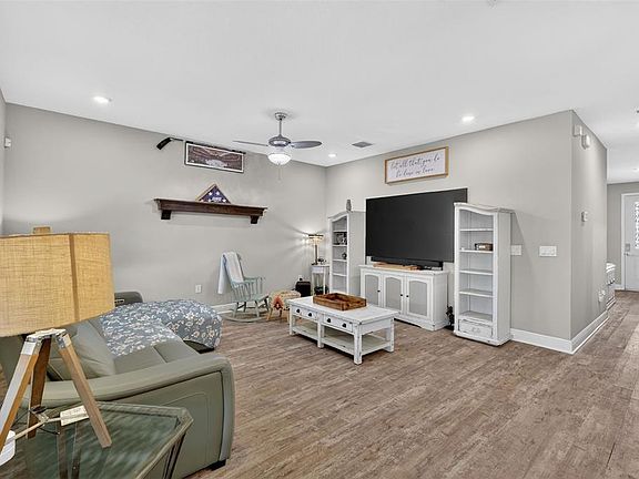 5th image of 231 Messina Pl