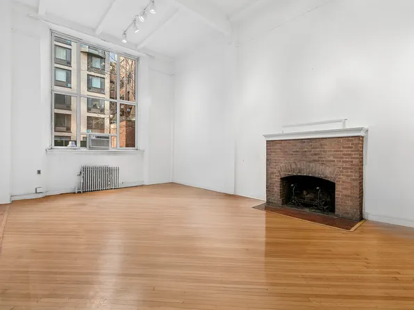 33 West 67th Street image 2 of 14