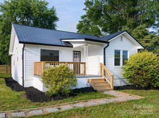 55 Scates St, Waynesville, NC 28786