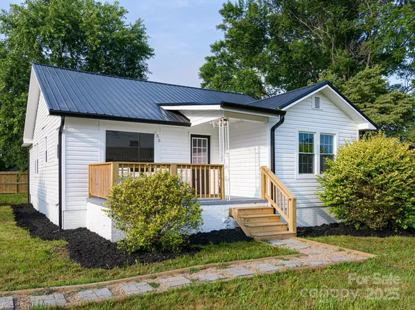 55 Scates St, Waynesville, NC 28786