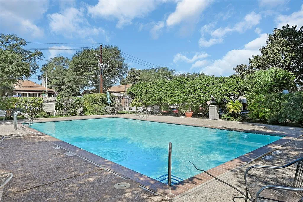 1 bed, 900 sqft, $1,100 — Photo 3