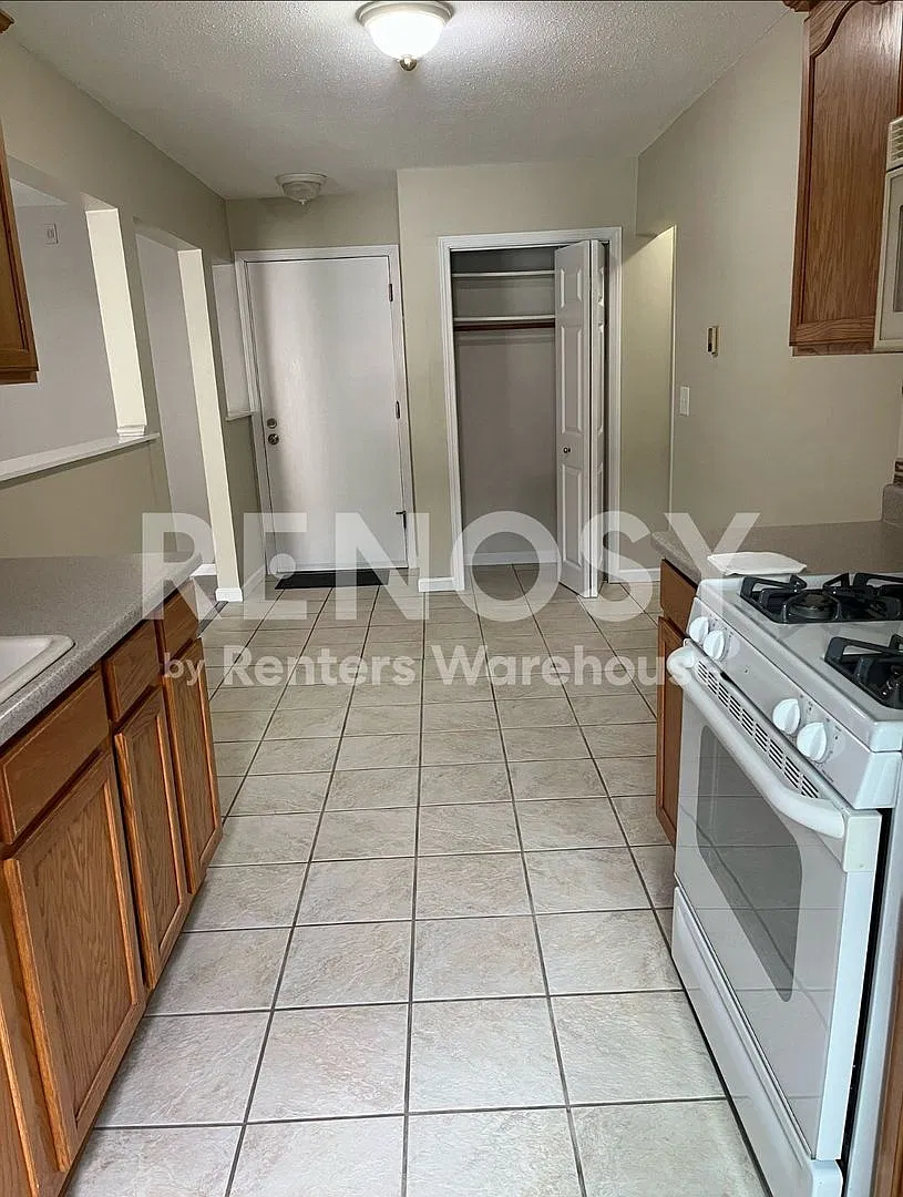 Available October 10th 1 Bedroom 1 Bath Condo in Plymouth — Photo 3
