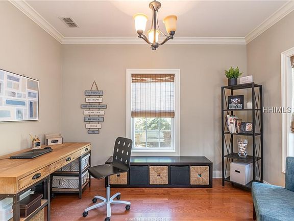 3rd image of 32 Gold Oak Dr