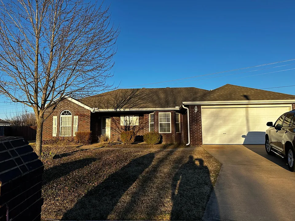 822 Andrew Pl