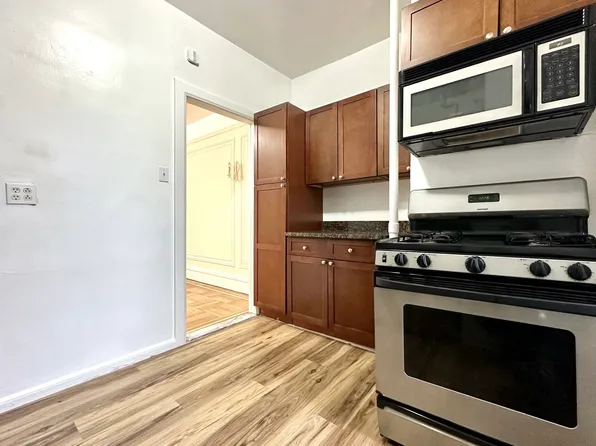 536 Fort Washington Avenue image 5 of 9