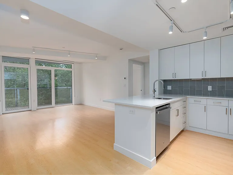 605 Concord at Fresh Pond — Photo 23