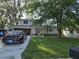 6111 S 135th St, Omaha, NE 68137
