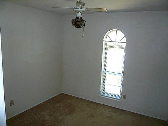 5th image of 1226 Hillwood Dr