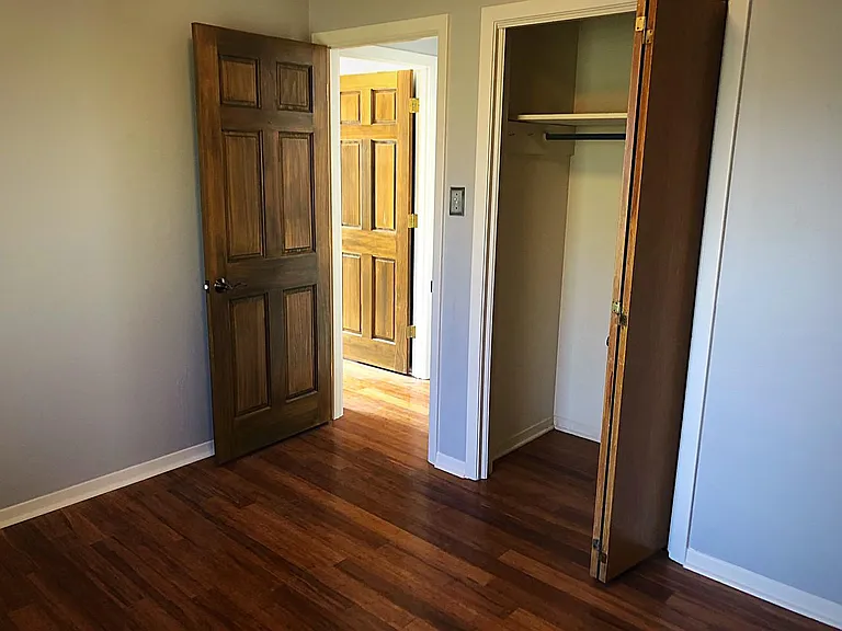 6907 Isabelle Dr — Photo 8