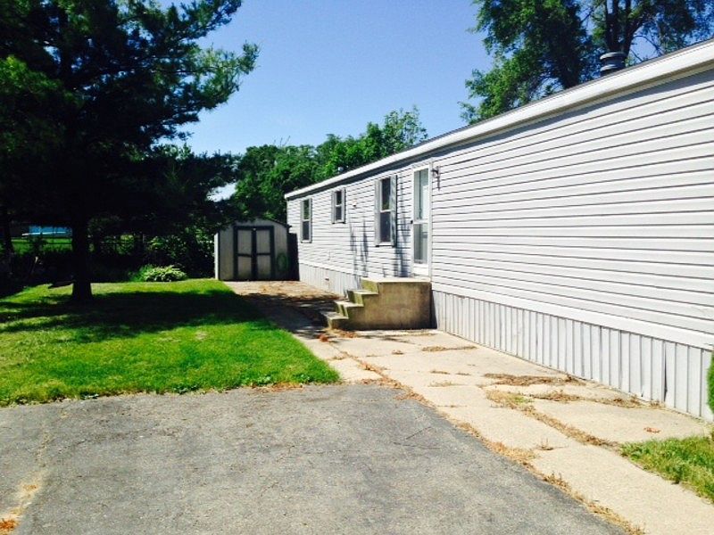 2nd image of 19 Maple Dr