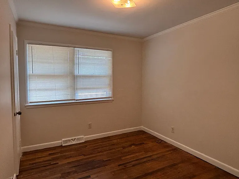 1801 W Meadowview Rd — Photo 11