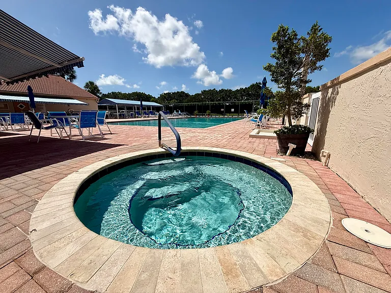 7922 Sandy Pointe Dr — Photo 48