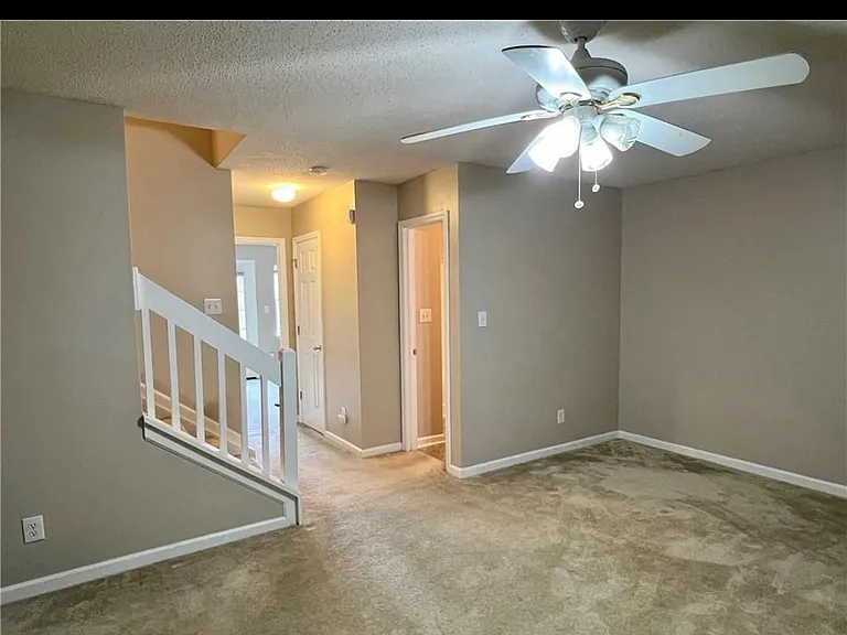 88 Tannenbaum Cir #88 — Photo 7