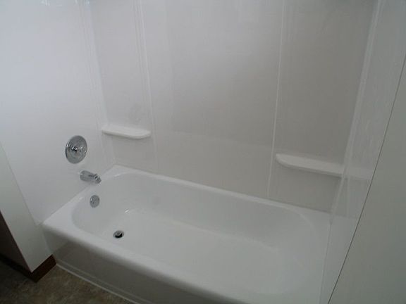 Sparkling Shower & Tub