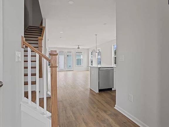 3rd image of 100 Lewes Ave