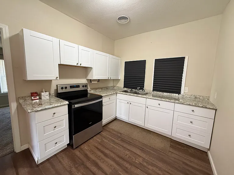 1826 N Jackson Ave — Photo 28