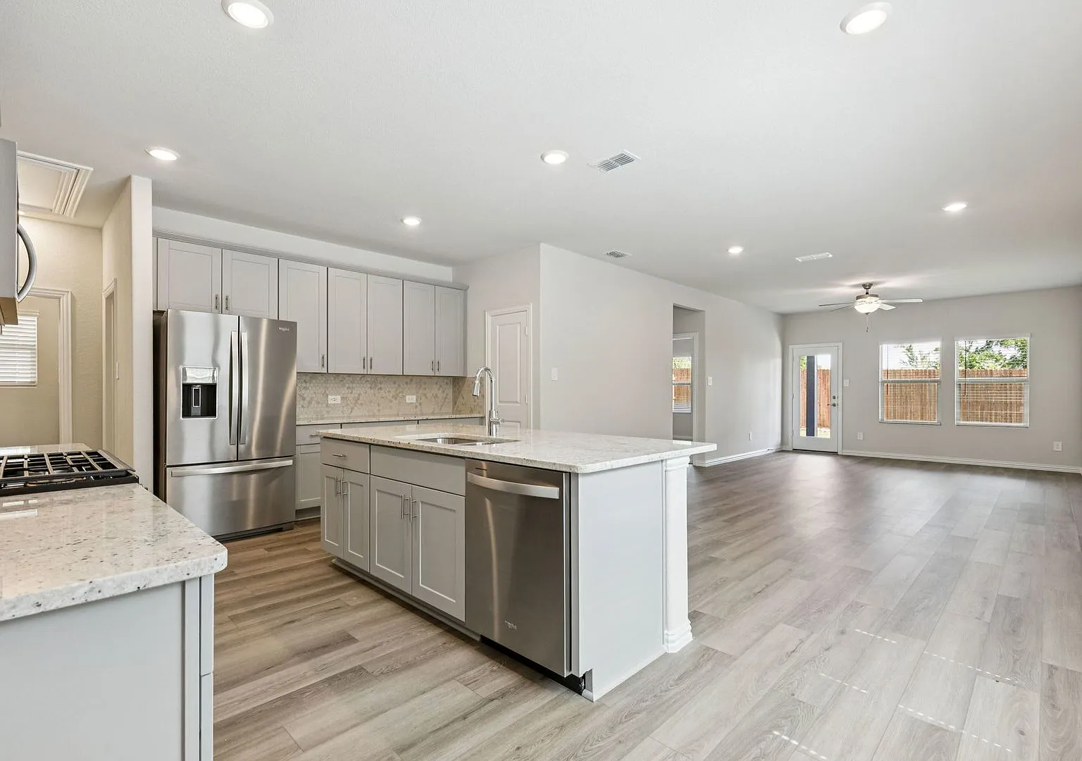 3 bed, 1551 sqft, $2,100 — Photo 3